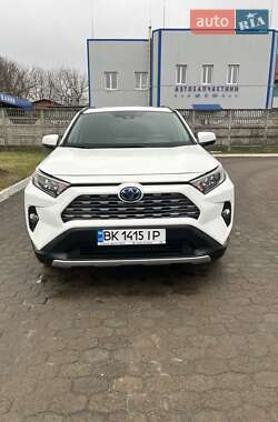 Позашляховик / Кросовер Toyota RAV4 2021 в Рівному