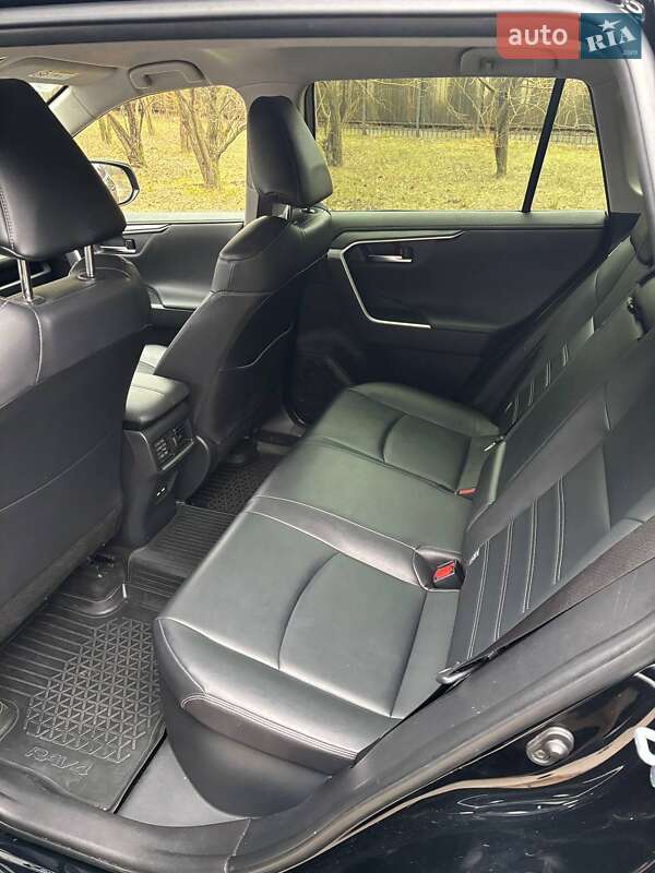 Позашляховик / Кросовер Toyota RAV4 2020 в Києві