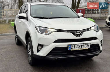 Внедорожник / Кроссовер Toyota RAV4 2016 в 