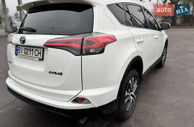 Внедорожник / Кроссовер Toyota RAV4 2016 в 