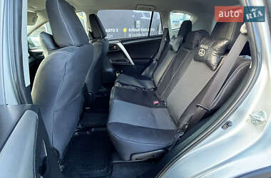 Внедорожник / Кроссовер Toyota RAV4 2015 в 