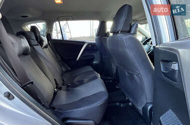Внедорожник / Кроссовер Toyota RAV4 2015 в 