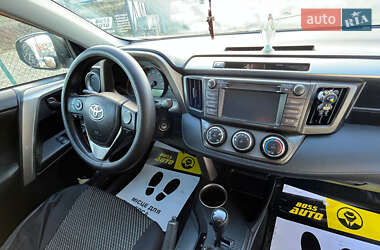 Внедорожник / Кроссовер Toyota RAV4 2015 в 