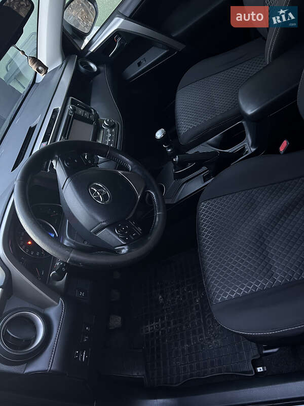 Позашляховик / Кросовер Toyota RAV4 2013 в Дрогобичі