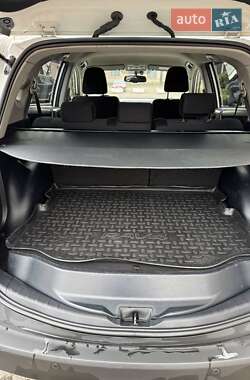 Внедорожник / Кроссовер Toyota RAV4 2013 в 