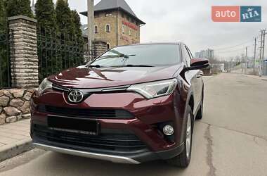 Внедорожник / Кроссовер Toyota RAV4 2017 в Киеве