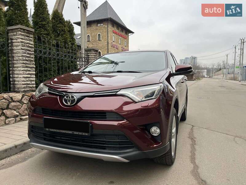 Внедорожник / Кроссовер Toyota RAV4 2017 в Киеве