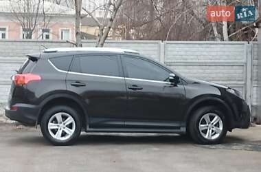 Внедорожник / Кроссовер Toyota RAV4 2014 в 