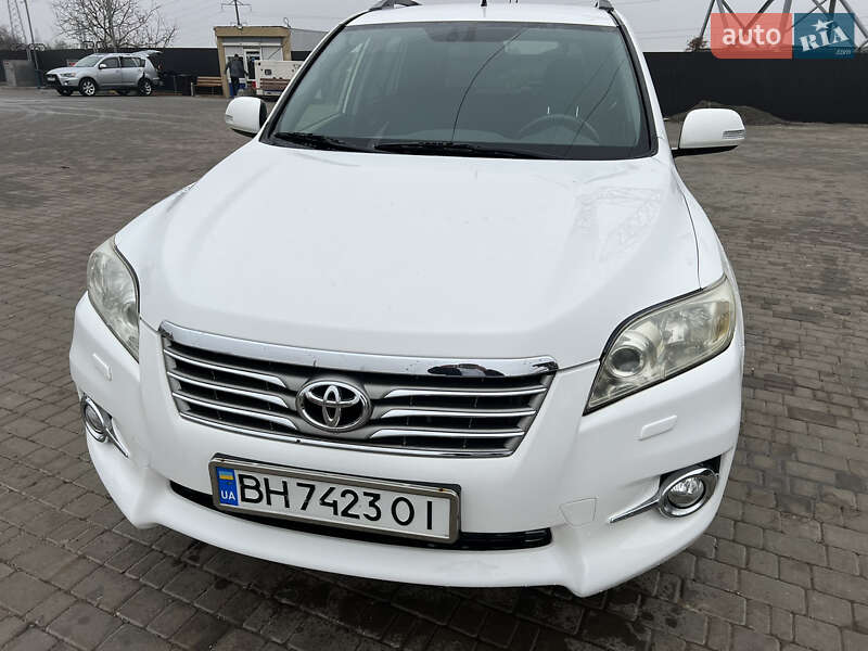 Внедорожник / Кроссовер Toyota RAV4 2012 в 