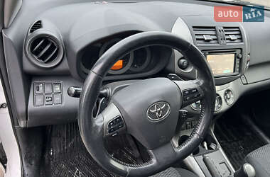 Внедорожник / Кроссовер Toyota RAV4 2012 в 