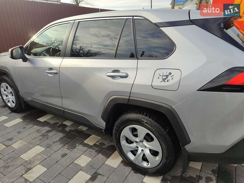 Внедорожник / Кроссовер Toyota RAV4 2019 в Бучаче