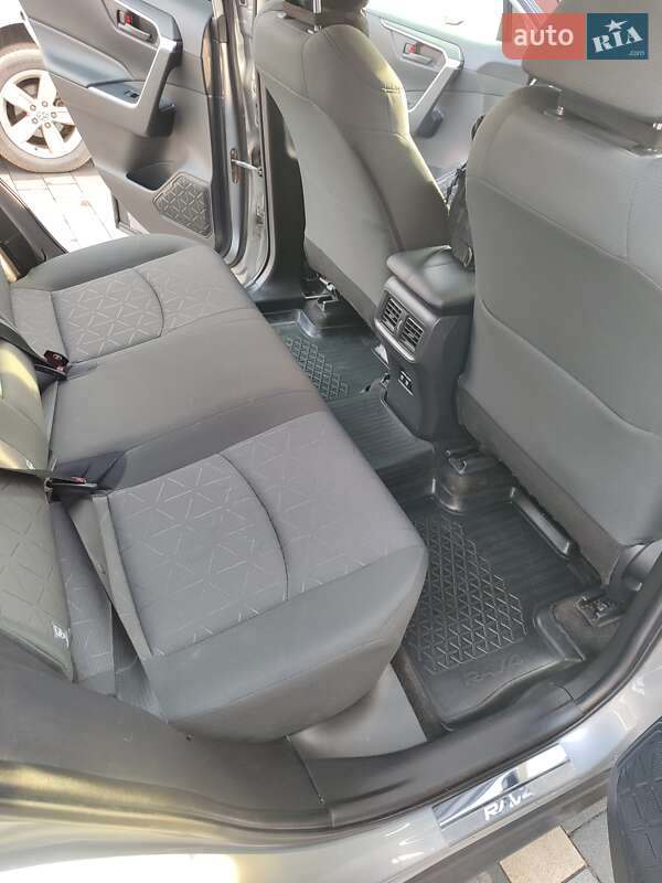 Внедорожник / Кроссовер Toyota RAV4 2019 в Бучаче