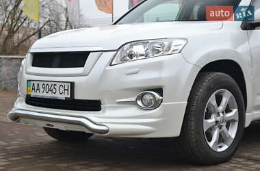 Внедорожник / Кроссовер Toyota RAV4 2011 в 