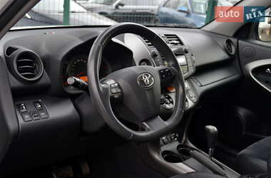 Внедорожник / Кроссовер Toyota RAV4 2011 в 