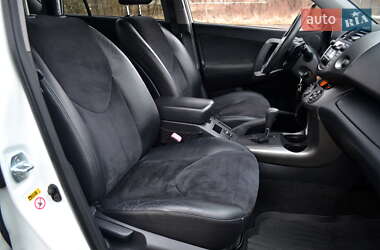 Внедорожник / Кроссовер Toyota RAV4 2011 в 