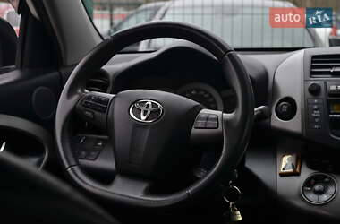 Внедорожник / Кроссовер Toyota RAV4 2011 в 