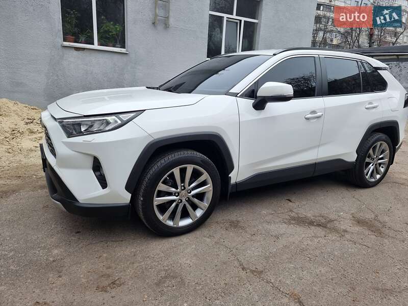 Внедорожник / Кроссовер Toyota RAV4 2019 в Харькове