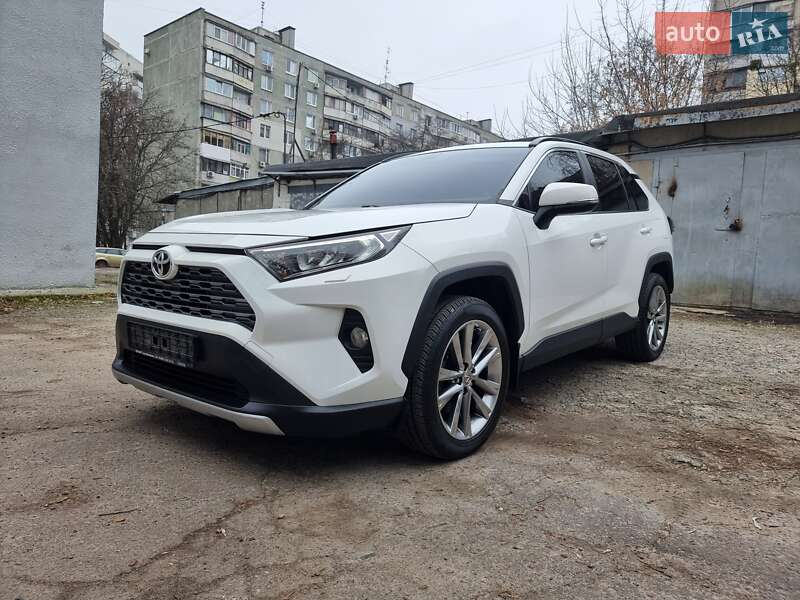 Внедорожник / Кроссовер Toyota RAV4 2019 в Харькове