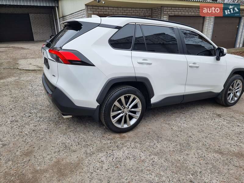 Внедорожник / Кроссовер Toyota RAV4 2019 в Харькове