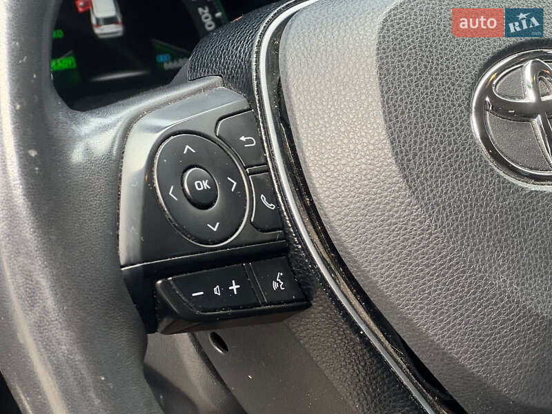 Позашляховик / Кросовер Toyota RAV4 2020 в Рокитному