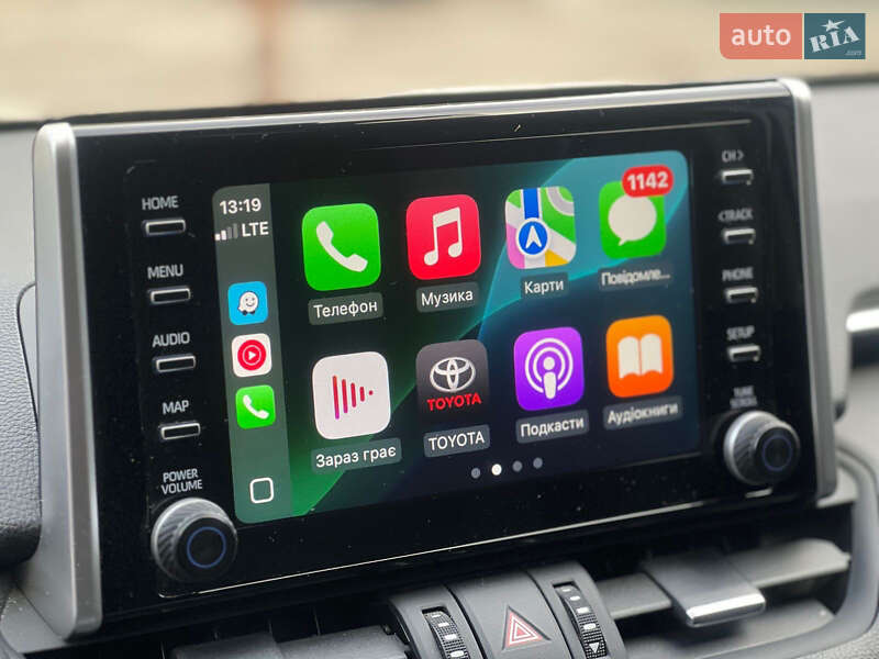 Позашляховик / Кросовер Toyota RAV4 2020 в Рокитному