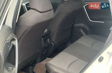 Внедорожник / Кроссовер Toyota RAV4 2020 в Рокитном