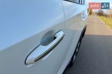 Внедорожник / Кроссовер Toyota RAV4 2019 в 