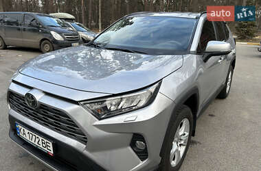 Позашляховик / Кросовер Toyota RAV4 2020 в Бучі