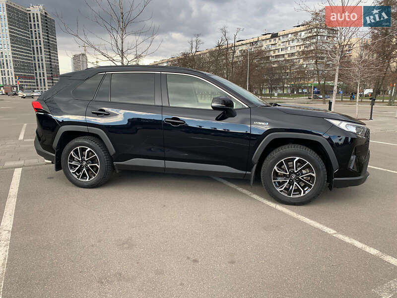 Внедорожник / Кроссовер Toyota RAV4 2021 в Киеве