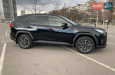 Внедорожник / Кроссовер Toyota RAV4 2021 в Киеве