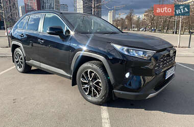 Внедорожник / Кроссовер Toyota RAV4 2021 в Киеве