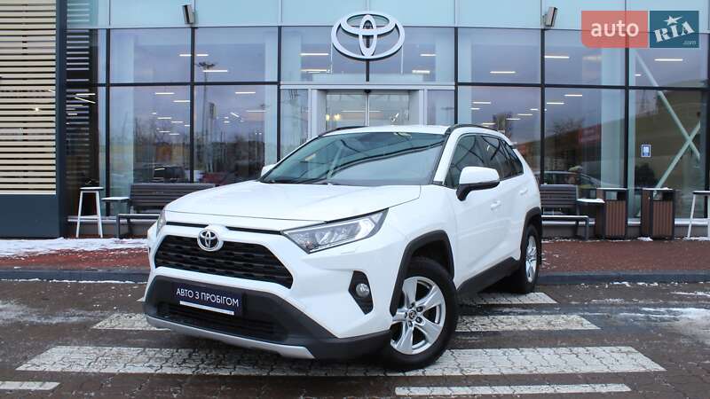 Внедорожник / Кроссовер Toyota RAV4 2019 в Киеве