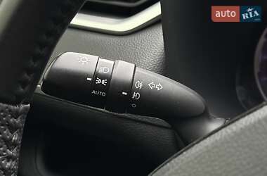 Внедорожник / Кроссовер Toyota RAV4 2019 в 
