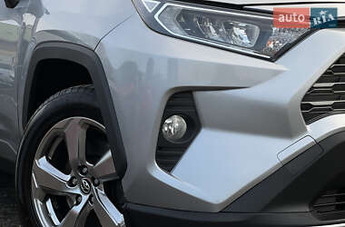 Внедорожник / Кроссовер Toyota RAV4 2019 в Ужгороде