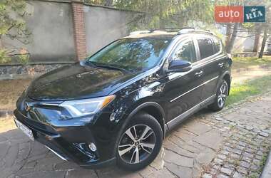 Внедорожник / Кроссовер Toyota RAV4 2015 в 
