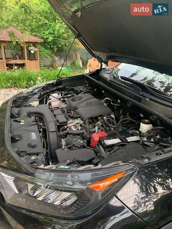 Внедорожник / Кроссовер Toyota RAV4 2020 в Полтаве