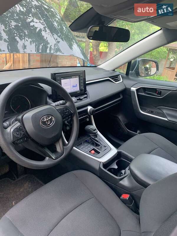 Внедорожник / Кроссовер Toyota RAV4 2020 в Полтаве