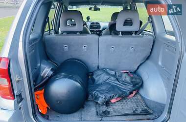Позашляховик / Кросовер Toyota RAV4 2003 в 