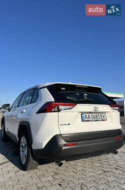 Внедорожник / Кроссовер Toyota RAV4 2019 в Киеве