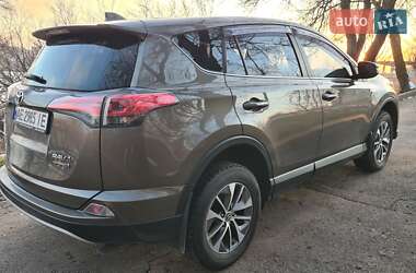 Внедорожник / Кроссовер Toyota RAV4 2017 в Кривом Роге