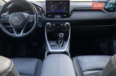 Внедорожник / Кроссовер Toyota RAV4 2019 в 
