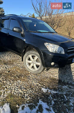Внедорожник / Кроссовер Toyota RAV4 2006 в 