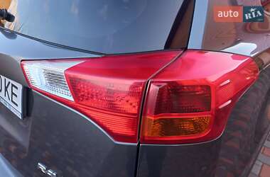 Внедорожник / Кроссовер Toyota RAV4 2013 в 