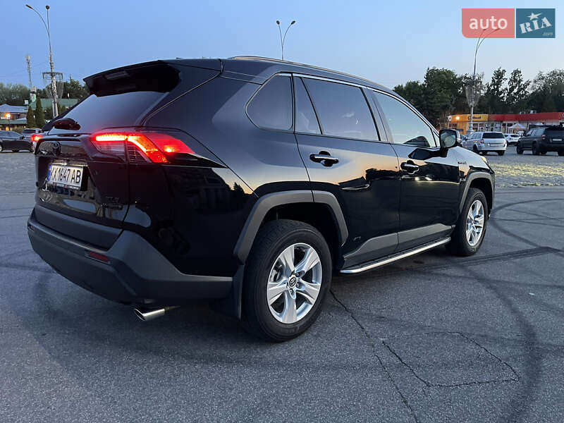Позашляховик / Кросовер Toyota RAV4 2019 в Харкові