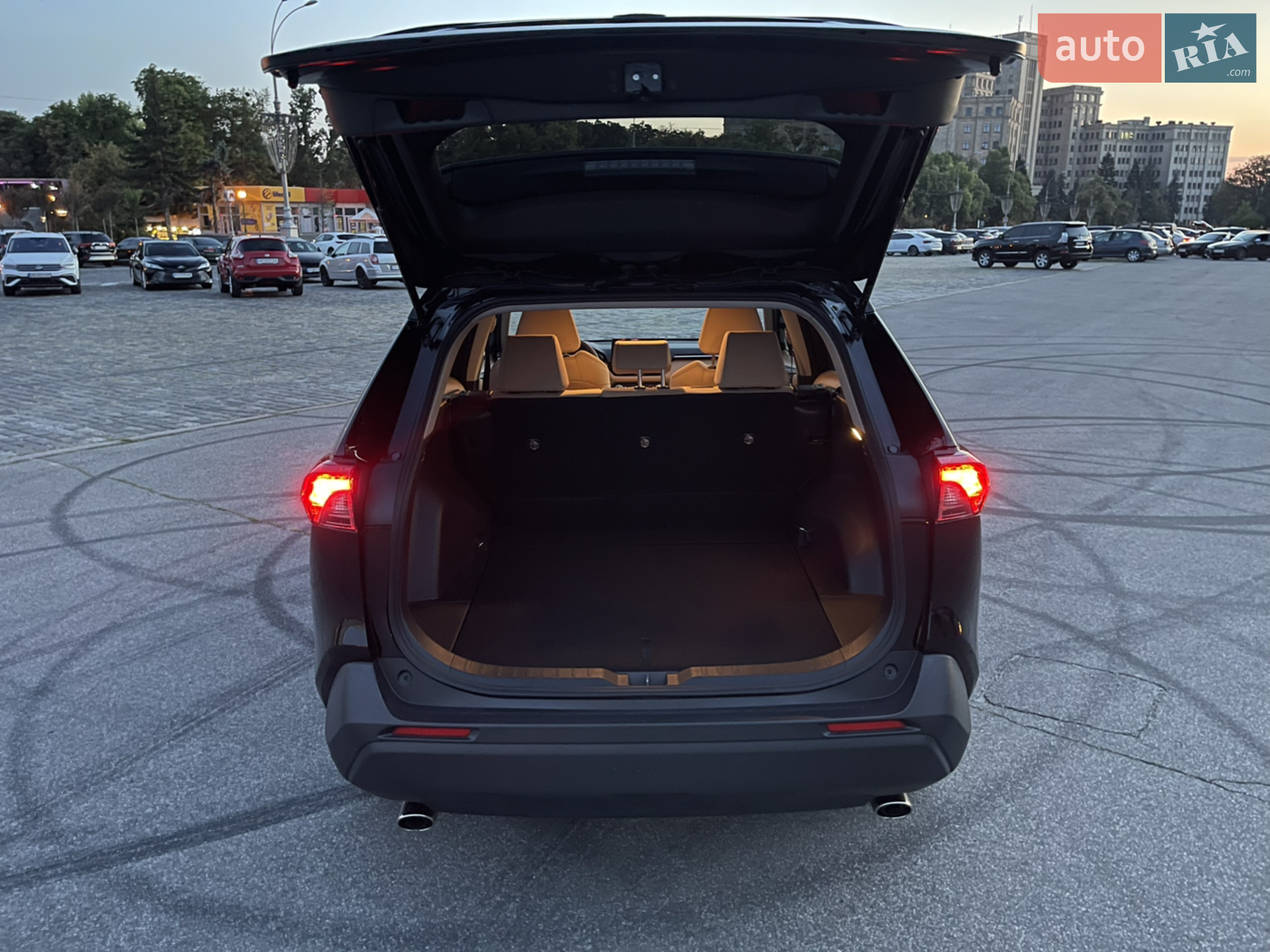 2019 Toyota RAV 4 - мініатюра 11