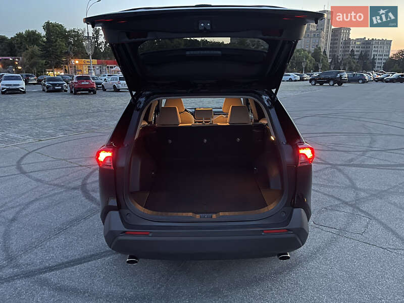 Позашляховик / Кросовер Toyota RAV4 2019 в Харкові