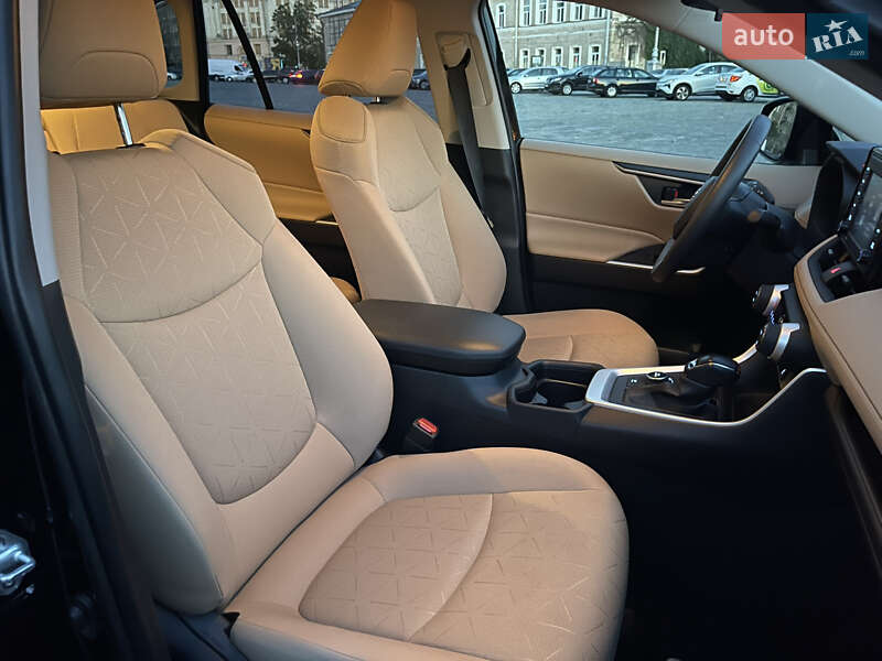 Позашляховик / Кросовер Toyota RAV4 2019 в Харкові