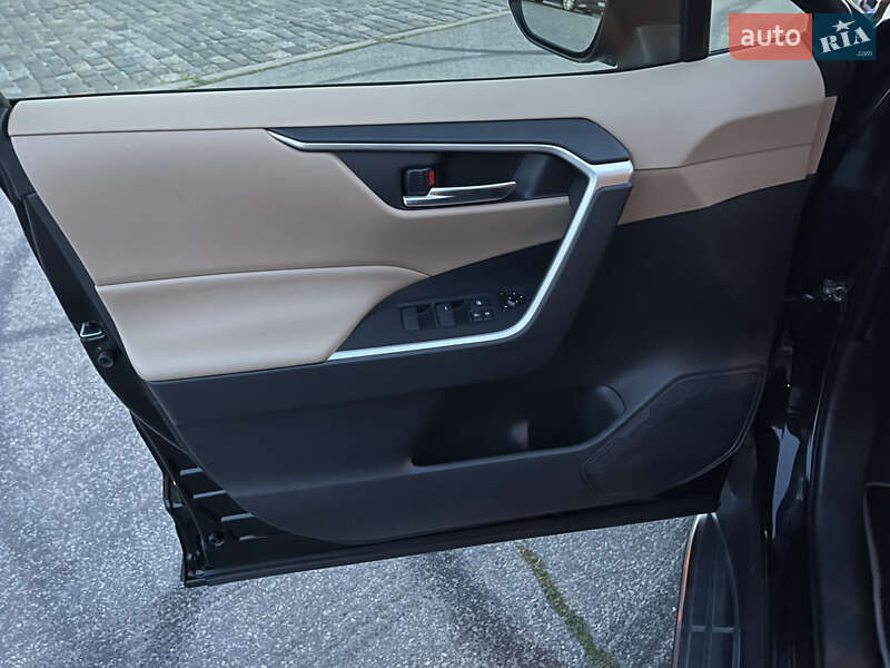 Позашляховик / Кросовер Toyota RAV4 2019 в Харкові