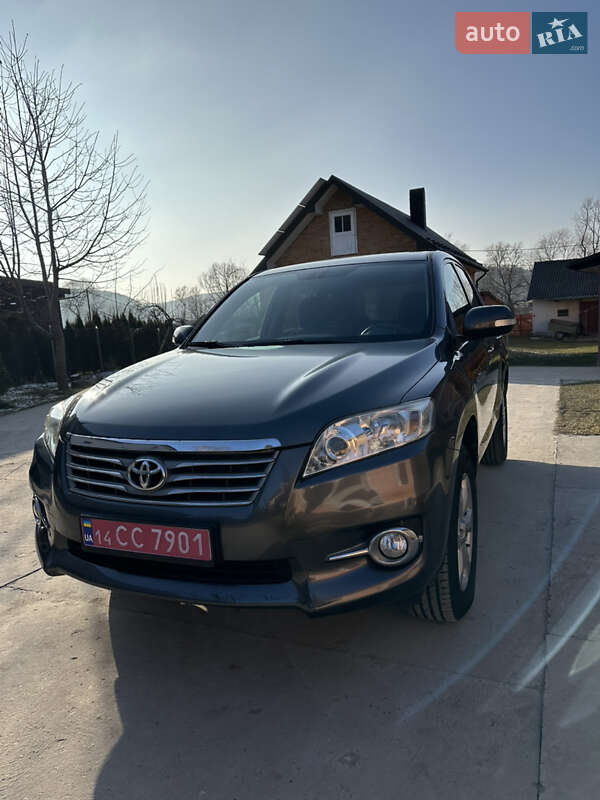 Позашляховик / Кросовер Toyota RAV4 2011 в Монастириській