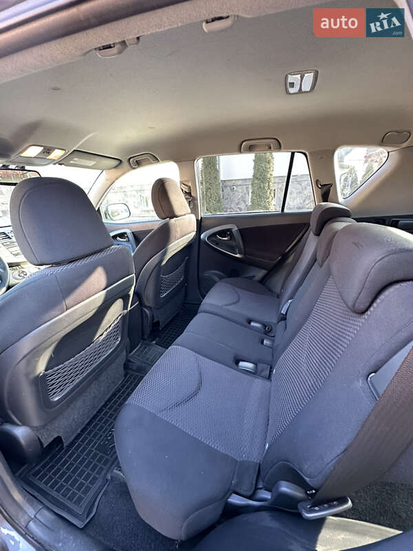 Позашляховик / Кросовер Toyota RAV4 2011 в Монастириській